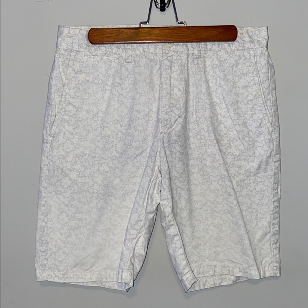 Men Old Navy Slim shorts waist 30